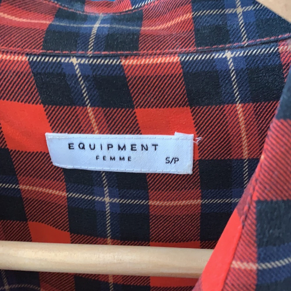Equipment essential silk button up - Picture 2 of 5